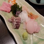 寿司の小林 - さくらます、トロ、ボタン海老、しゃこ、おひょうの刺身盛り合わせ一人前