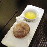 スゥリル - パン、オリーブオイル