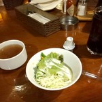 東京カフェレストラン フレスカ - ランチはスープ、サラダ、ドリンクがつきます