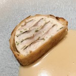 ラチュレ - 鮎のパイ包み焼き：鮎の火の通り方が最高
