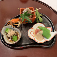 あざみ野 割烹 SEKIDO - 前菜盛り合わせ。蟹がそのまま食べられる。 あざみ野 割烹 SEKIDO - 前菜盛り合わせ。蟹がそのまま食べられる。