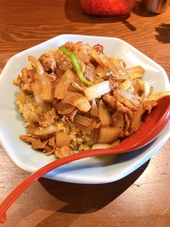 Yakimeshienya - 特製チャーハン肉のせ