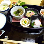 Shunsai Miyako - 1575円「彩り弁当・花」（茶碗蒸し、刺身、小うどん、ご飯、赤だしなど）