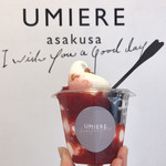 UMIERE - タピオカソフト／ストロベリー 680円(税込)