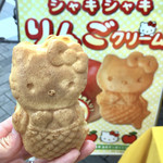 横浜くりこ庵 - ハローキティ焼き／シャキシャキりんご 210円(税込)