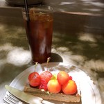 PATISSERIE ASAKO IWAYANAGI - 季節のフルーツタルトとアイスコーヒー