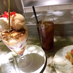 PATISSERIE ASAKO IWAYANAGI - パルフェ ペシュとアイスコーヒー さくらんぼのタルト