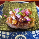 日本料理 きた川 - 中トロ胡麻油和え　ベッタラ　穂紫蘇　赤酢シャリ　有明海苔