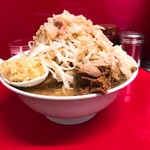 ラーメン二郎 - 小ラーメン+しょうが  コールは野菜増し増しニンニクあぶら