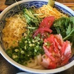 うどん 四方吉 - 「ごまだれサラダうどん」（710円）