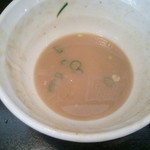 Tsukemen Tsukiya - モンゴル岩塩とカレースパイスを入れてスープを飲んでみました。カレースパイスが美味い！