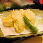 すしざんまい - ハモの天ぷら 肉厚ホクホク 抹茶塩でいただく