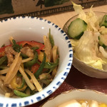 居酒屋 まさか - 青椒肉絲と生野菜サラダ