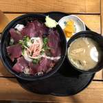 市場のめし屋 浜ちゃん - 市場のめし屋 浜ちゃん（かつお丼）