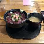 市場のめし屋 浜ちゃん - 市場のめし屋 浜ちゃん（かつお丼）