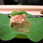 紀茂登 - 毛ガニ　出汁ジュレ　ミニオクラ