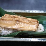 津の守坂 小柴 - むしやしない　穴子の飯蒸し粽