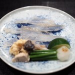 津の守坂 小柴 - お造り　おこぜ　肝と皮も添えて