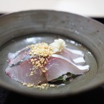 津の守坂 小柴 - お造り　鯵　香味野菜　胡麻