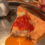 Bistro ひつじや - 噂に聞く玉子が流れ出ました。少し上手に食べるのに手間取りました。