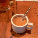 Bistro ひつじや - 最後にコーヒーを頼みました。これってカフェオーレ？美味しかったです。