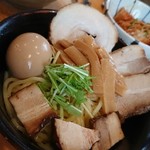 響き屋 - スパイシーつけ麺全部のせの麺