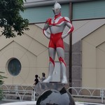 クレープリー チロル - 駅前にいたウルトラマン