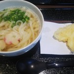 うどん白石 - かけうどん550円＋きすの天ぷら うどんというより天ぷらを食べたいお店です。塩味きつめですが美味しい天ぷらでした。うどんは思ったより普通です。