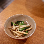 酒とタイ料理 ピッサヌローク - ロッドゥアン（竹虫の素揚げ）