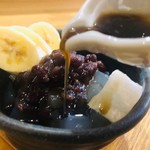 北斎茶房 - 徳之島産純黒糖の黒密を注ぐ！