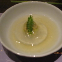 鮨 やまけん 銀座店 - 蒸し物（枝豆と筍の葛まんじゅう）