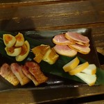 Kunsei Sousaku Izakaya Kemuri - 燻製5種盛り合わせ（合鴨、玉子、カマンベールチーズ、かまぼこ、ベーコン）