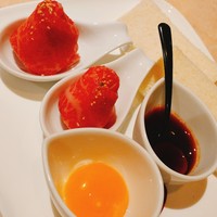 焼肉 銀座コバウ 特別室 - 炙りユッケ(リブロース、名古屋コーチンの卵、パン)