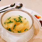 Royal First Class Lounge - 料理写真:ワンタンスープ