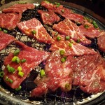 焼肉 松坂 牛蔵 - それを一気に焼く！