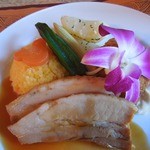 「マヒマヒフライと厚切りポークのポリネシアンソース バターライスと温野菜添え」