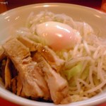 ちばから - 油そば醤油(きざみ豚・温玉付き) 「ヤサイニンニクアブラ」(800円) 2011/11