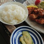 こぶた食堂 - 漬物とご飯