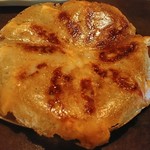 白木屋 - 白木屋自慢の博多鉄鍋餃子