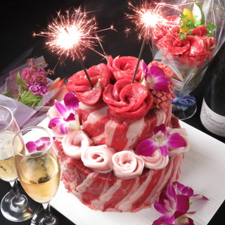 お誕生日・記念日に大人気の【肉ケーキ】