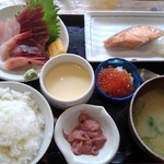 漁十八番 - 海の民宿定食　1000円