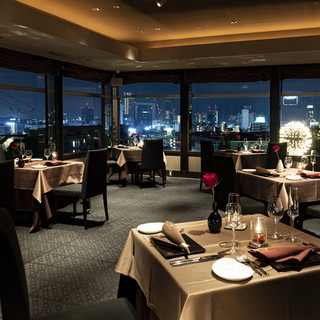 Club dining with a panoramic view of Kobe's night view and cityscape