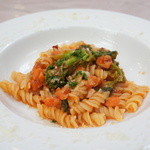 スモークサーモンと菜の花のトマトソース　フジッリ