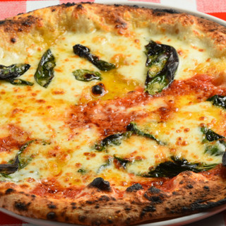 이탈리아 직수입의 장작 가마에서 구워 ♪ 떡의 나폴리 피자