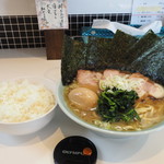 横浜家系ラーメン みさきや - ツーショット