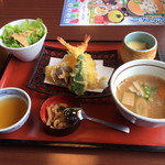 和風レストランまるまつ - 2019年7月。単品天ぷらにとん汁セットで861円。