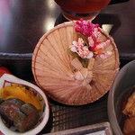 四季のおもてなし 兼八 - 福井県の郷土工芸品に指定されている「越前菅笠」のミニチュア