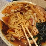 鳥人 - 沖縄そばとか上海焼そばみたいな太さの麺