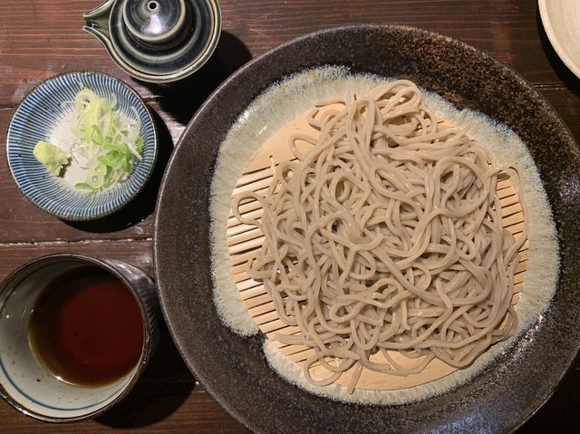 蕎麦切り くろ>