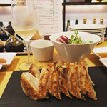 スタンドシャン食 -Tokyo 新橋虎ノ門- Champagne & GYOZA BAR - 